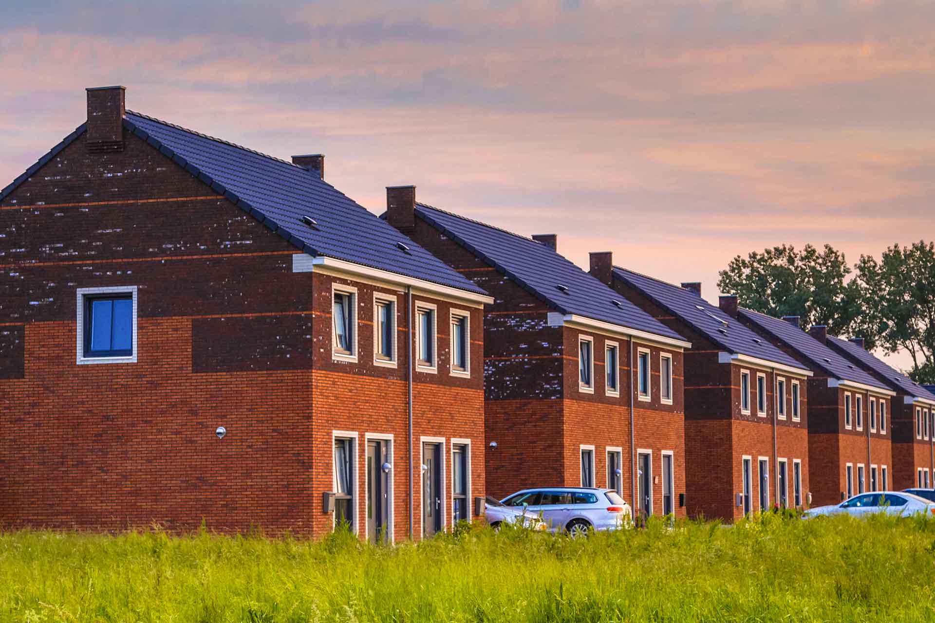 street-with-modern-family-houses-LNZ797Q.jpg